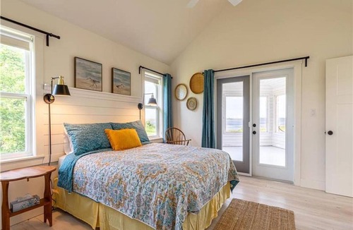 Malpeque Cottage | Water Front Beach House With Breathtaking View Of Darnley Basin, Mins To Beach