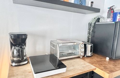 Ste Anne de Beaupre Apartment | Waterfront Studio w/BBQ, Fireplace & River Views