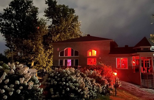 Communaute-Urbaine-de-l'Outaouais House | Waterfront 4-bedroom house 25mins from downtown Ottawa