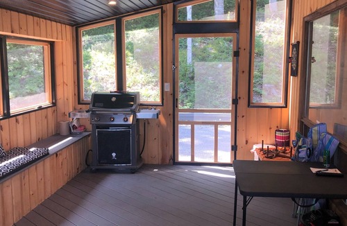 Glenfield Cottage | Waterfront 4 Season Cottage/ Madawaska Rvr /Griffith ON/Sleeps 9/2 Bath