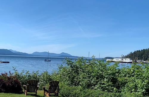 Vesuvius Cottage | Waterfront and Waterviews, Lovely Vacation Cottage in Vesuvius