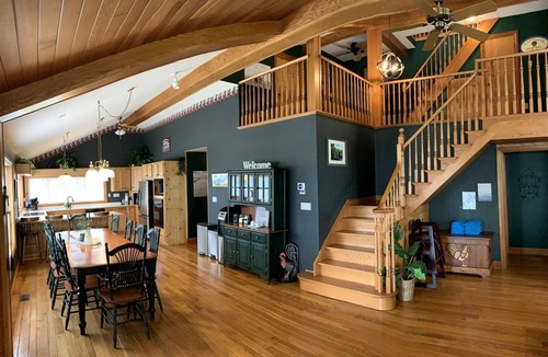 Long Point House | Waterfront Cabin Ideal for Groups and Amazing Living Spaces in Ontario