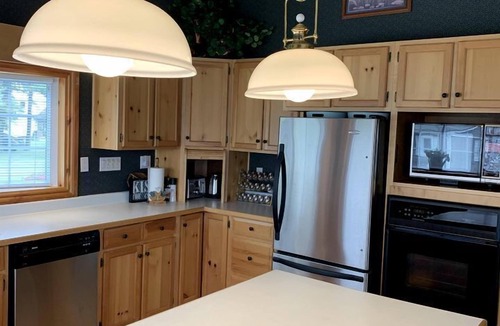 Long Point House | Waterfront Cabin Ideal for Groups and Amazing Living Spaces in Ontario