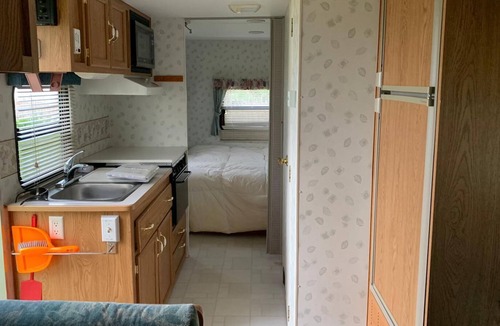Batawa House | Waterfront Camper!