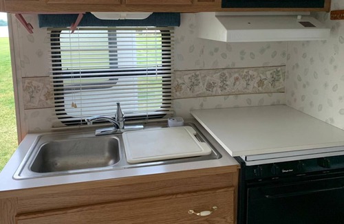 Batawa House | Waterfront Camper!