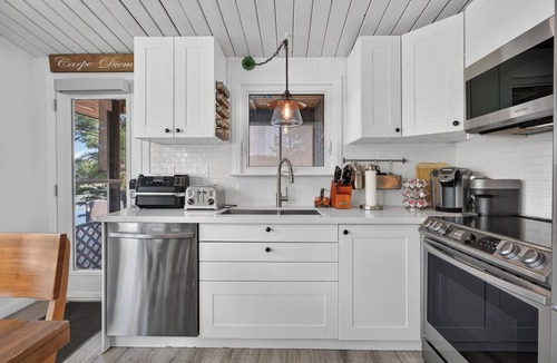 Severn House | Waterfront Cottage-Muskoka Room, Hot tub & Firepit