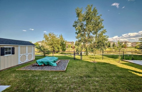 Airdrie House | Waterfront, Fireplace, 90 min Banff, AC