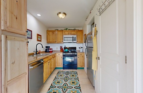 Rockland Cottage | Waterfront home with ocean views, AC & washer/dryer - dog-friendly