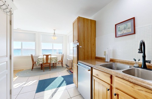 Rockland Cottage | Waterfront home with ocean views, AC & washer/dryer - dog-friendly
