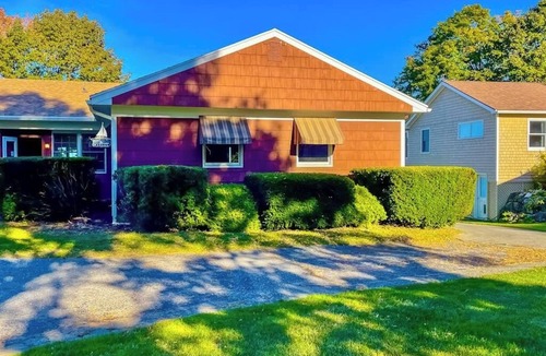 Owls Head House | Waterfront home with beautiful bay views - near shops & dining