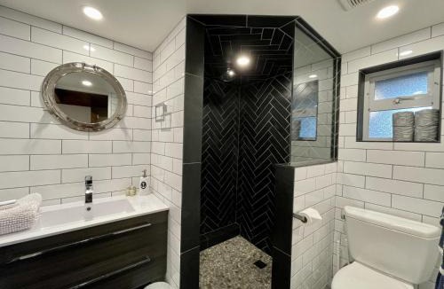Ucluelet Hotel | Waterfront Hot Tub Firepit King Bed - 6H