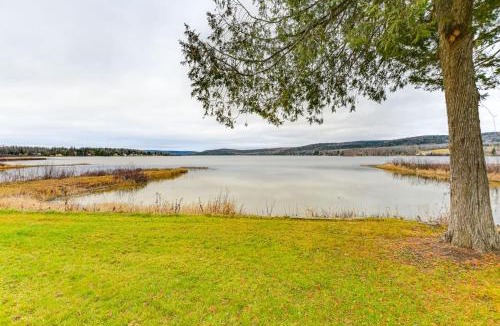 Sinclair House | Waterfront Long Lake Retreat: Great for Families!