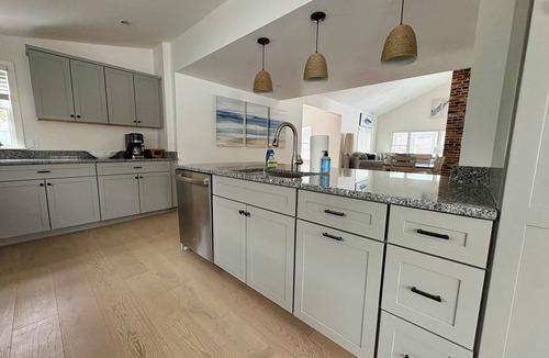 Newbury House | Waterfront! Pet friendly! Near beaches, near Newburyport & commuter rail