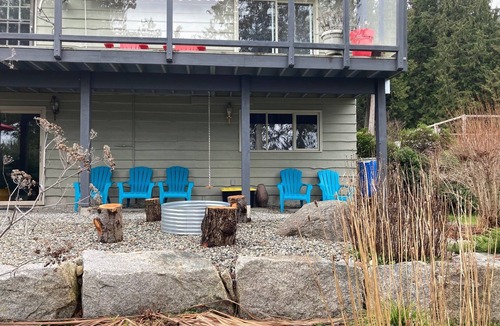West Porpoise Bay House | Waterfront Retreat, Beach Access, Group Friendly, Sleeps 14