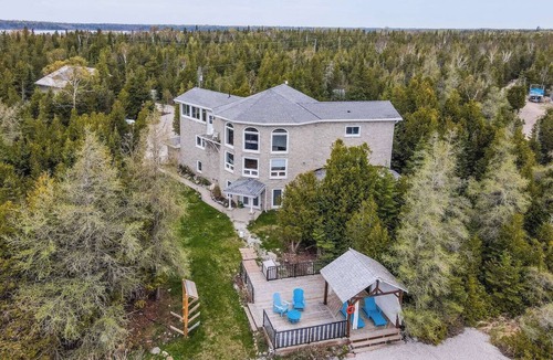 Stokes Bay Cottage | Waterfront | Sauna | Kayaks | Sunsets | Dog Run