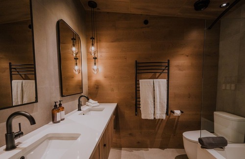 Sea to Sky Highway Cabin | Wedge Mountain Lodge & Spa - Pool, Spa, Theatre +