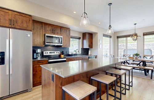 Sun Peaks House | Welcome to Casa Paraíso at Altitude