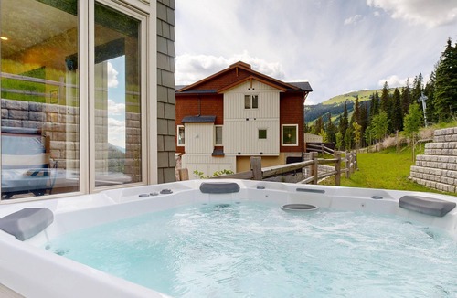 Sun Peaks House | Welcome to Casa Paraíso at Altitude