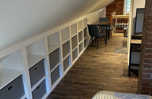 Nelson House | Welcome to Troll Haven! 10 minutes from downtown, cozy space with kitchenette.