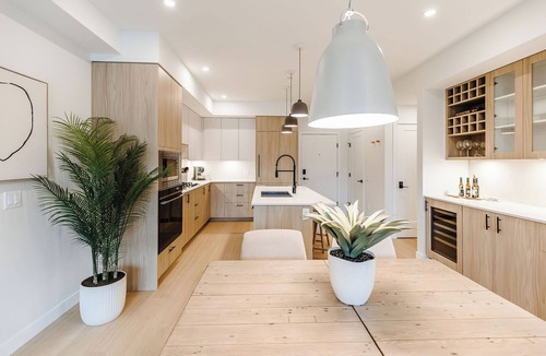 Central Okanagan Condo | Welcome to Zara at Lakestone! A premier lakeside community with pickleball courts, a gym & sauna. Zara Serenity is your high-end retreat, near wineries, golf clubs & Okanagan Lake. Features a well-equipped kitchen with new appliances.