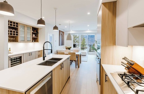 Central Okanagan Condo | Welcome to Zara at Lakestone! A premier lakeside community with pickleball courts, a gym & sauna. Zara Serenity is your high-end retreat, near wineries, golf clubs & Okanagan Lake. Features a well-equipped kitchen with new appliances.