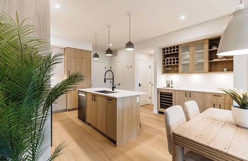 Central Okanagan Condo | Welcome to Zara at Lakestone! A premier lakeside community with pickleball courts, a gym & sauna. Zara Serenity is your high-end retreat, near wineries, golf clubs & Okanagan Lake. Features a well-equipped kitchen with new appliances.