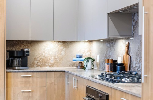Central Okanagan Condo | Welcome to Zara at Lakestone! A premier lakeside community for a peaceful escape with pickleball courts, gym, and sauna. Spacious 3-bed, 3-bath suite with lake & hillside views, chef’s kitchen, private patio w/BBQ & workspace.