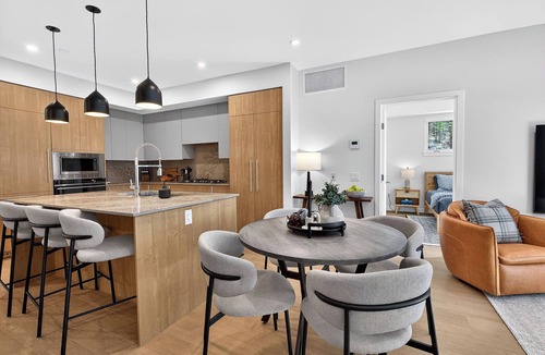 Central Okanagan Condo | Welcome to Zara at Lakestone! A premier lakeside community for a peaceful escape with pickleball courts, gym, & sauna. Zara Aurelia is near Spion Kop hiking trails & wineries. Enjoy modern comfort with a chef’s kitchen and wet bar—relax in style.