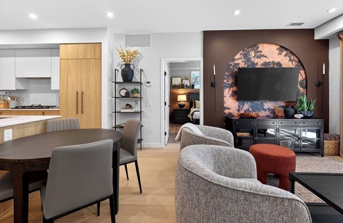 Central Okanagan Condo | Welcome to Zara at Lakestone! Artfully designed condo with warm modern interiors, mountain views, and private patio—minutes to Okanagan Lake A premier lakeside community for a peaceful escape with pickleball courts, gym, & sauna.