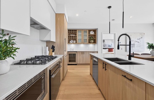 Central Okanagan Condo | Welcome to Zara at Lakestone! A premier lakeside community for a peaceful escape with pickleball courts, gym, & sauna. Discover a stylish retreat where high-end design meets effortless comfort, with a bright open-concept interior that feels intimate.