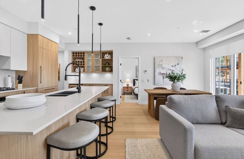 Central Okanagan Condo | Welcome to Zara at Lakestone! A premier lakeside community for a peaceful escape with pickleball courts, gym, & sauna. Discover a stylish retreat where high-end design meets effortless comfort, with a bright open-concept interior that feels intimate.