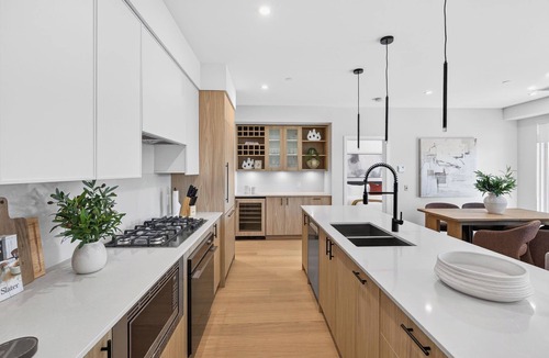 Central Okanagan Condo | Welcome to Zara at Lakestone! A premier lakeside community for a peaceful escape with pickleball courts, gym, & sauna. Discover a stylish retreat where high-end design meets effortless comfort, with a bright open-concept interior that feels intimate.