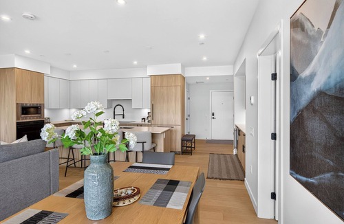 Central Okanagan Condo | Welcome to Zara at Lakestone! A premier lakeside community for a peaceful escape with pickleball court, gym & sauna. Experience curated luxury in this 3BR retreat with a king suite, 2.5 baths, and gourmet kitchen with scenic views—near Okanagan Lake