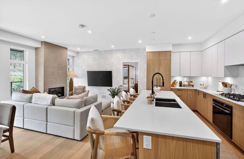 Central Okanagan Condo | Welcome to Zara Lakestone! Enjoy a peaceful lakeside retreat with a gym, sauna, pickleball, & mountain views. This 3-bed, 2.5-bath condo features 2 kings, bunk room, gourmet kitchen, workspace, and patio with BBQ. Near wineries & hiking