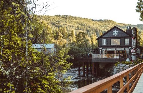 Port Renfrew Hotel | West Coast Trail Lodge