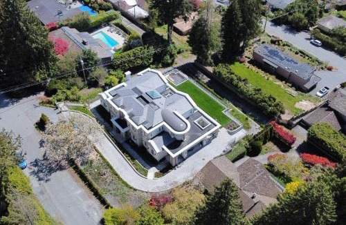 West Vancouver House | West Van Luxury Retreat 2BR 2BA Oceanview