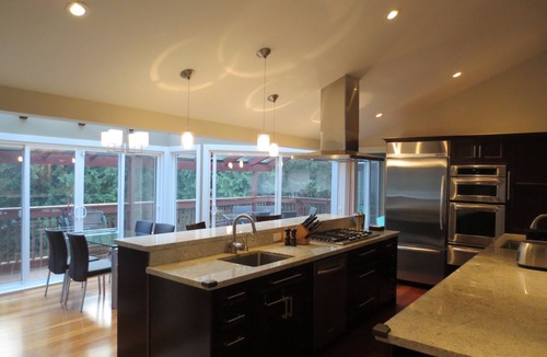 Vancouver House | WEST VANCOUVER 3 Bedroom /3 Bath LUXURY UPPER LEVEL SUITE