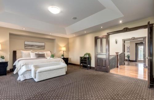 Kensington House | Westmount River Inn