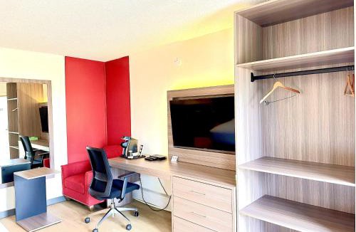 Grande Prairie Hotel | Westport Inn