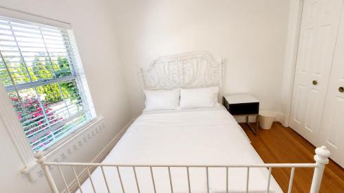 Kitsilano House | Westside Queen Bed Rooms near UBC Jericho Beach