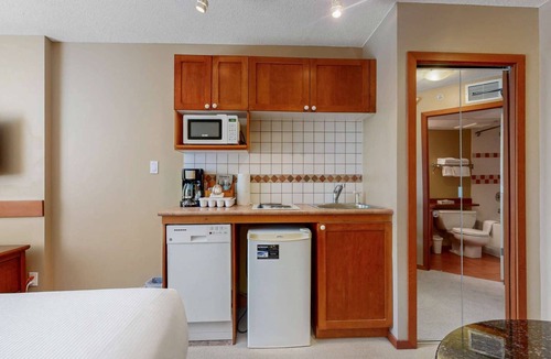 Village North Hotel | Whistler - Cascade Lodge 208