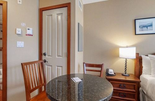 Village North Hotel | Whistler - Cascade Lodge 208