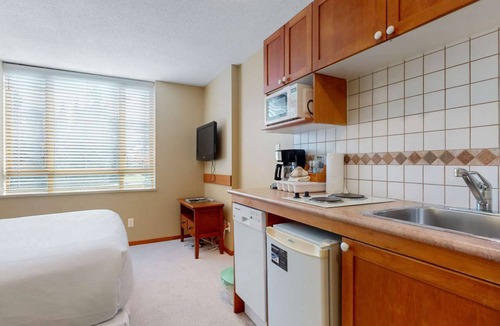 Village North Hotel | Whistler - Cascade Lodge 208