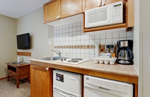 Village North Hotel | Whistler - Cascade Lodge 209