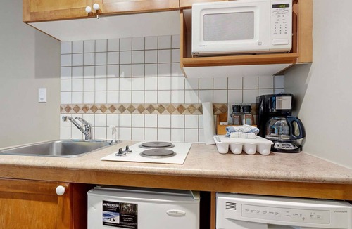 Village North Hotel | Whistler - Cascade Lodge 209