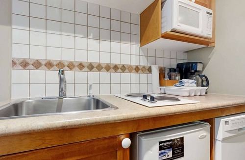 Village North Hotel | Whistler - Cascade Lodge 209