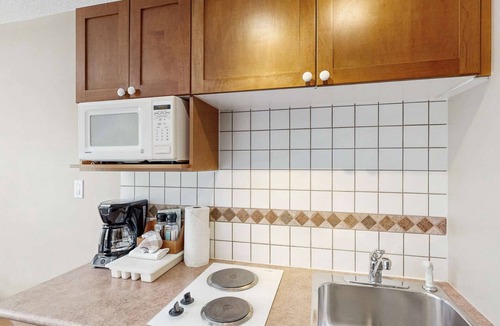 Village North Hotel | Whistler - Cascade Lodge 308