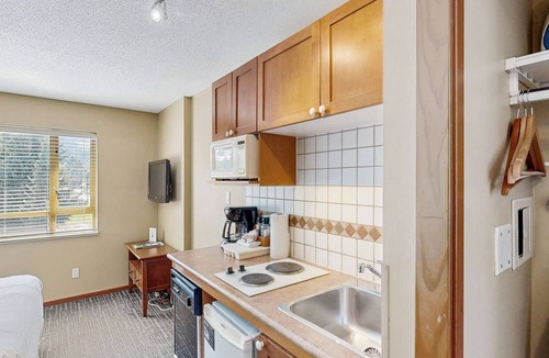 Village North Hotel | Whistler - Cascade Lodge 308