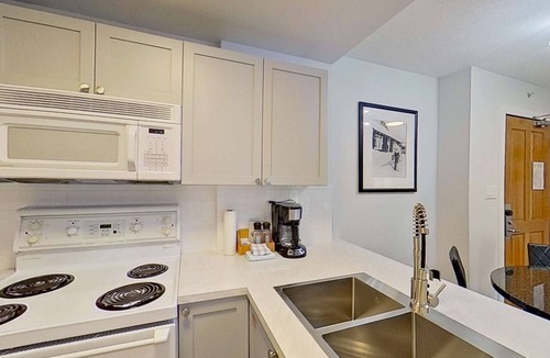 Village North Hotel | Whistler - Cascade Lodge 312