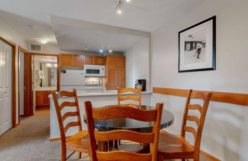Village North Hotel | Whistler - Cascade Lodge 316